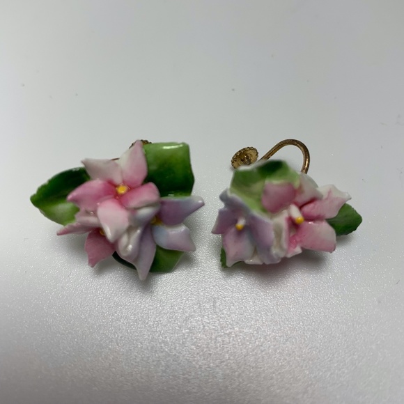 Jewelry - 🐱3 for $10.  FLORAL VINTAGE GOLD SCREW BACK EARRINGS MADE IN ENGLAND